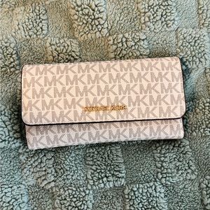 Michael kors wallet